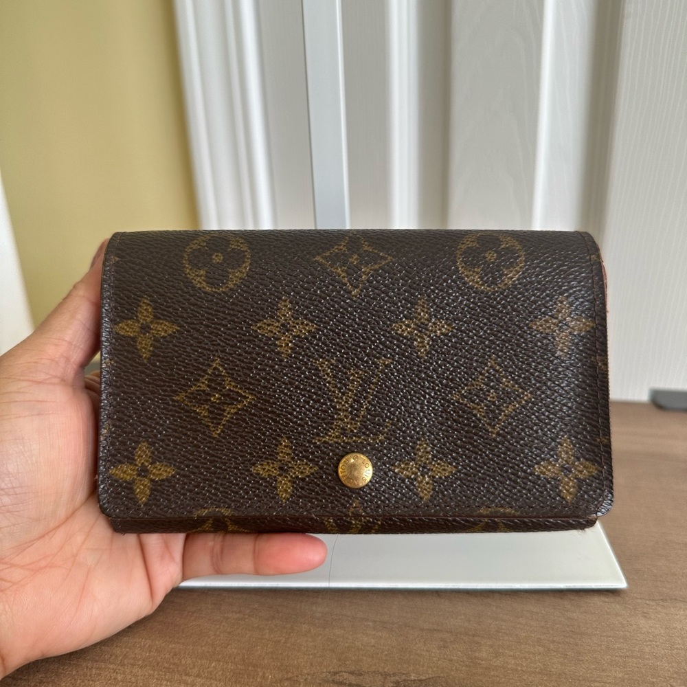 Authentic Louis Vuitton Monogram Tressor BiFold Zip Wallet, Medium Size, EUC